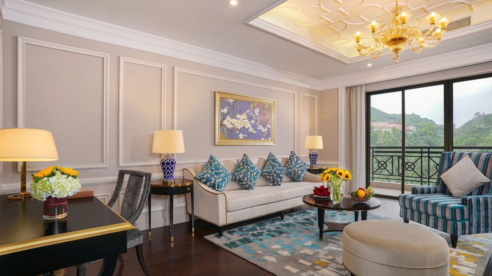 rooms-grand-junior-suite-hill-view