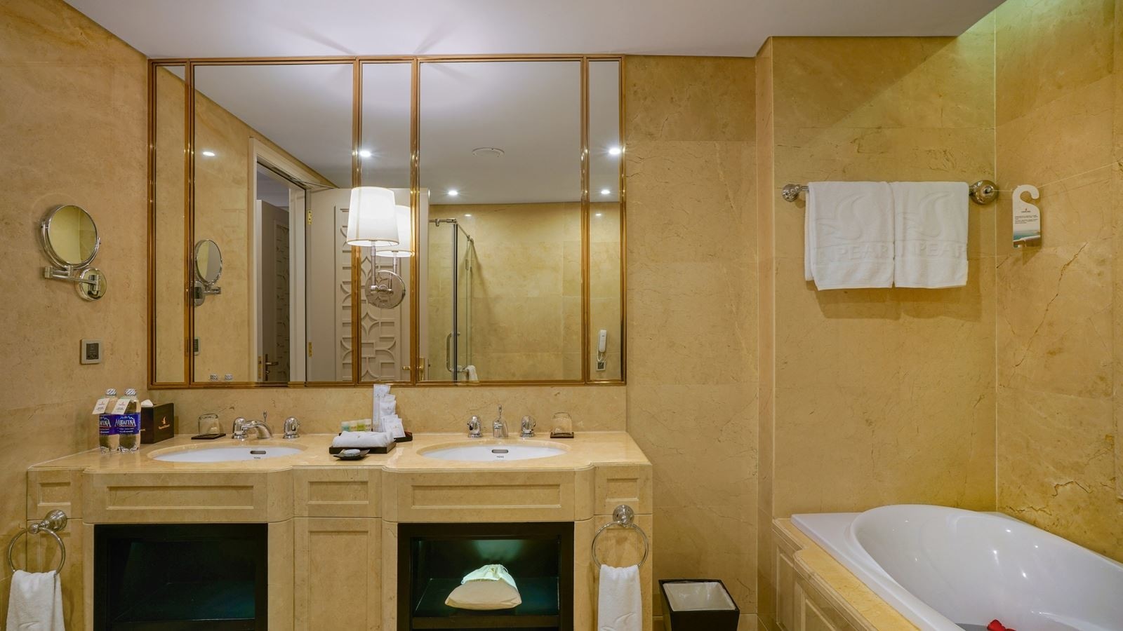 rooms-grand-junior-suite-hill-view