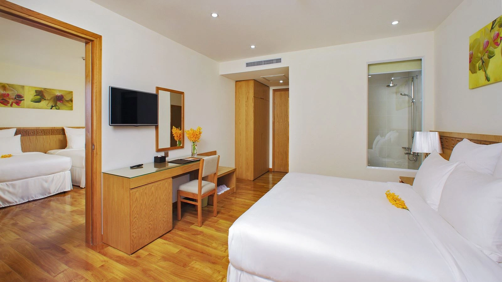 rooms-superior-with-small-window
