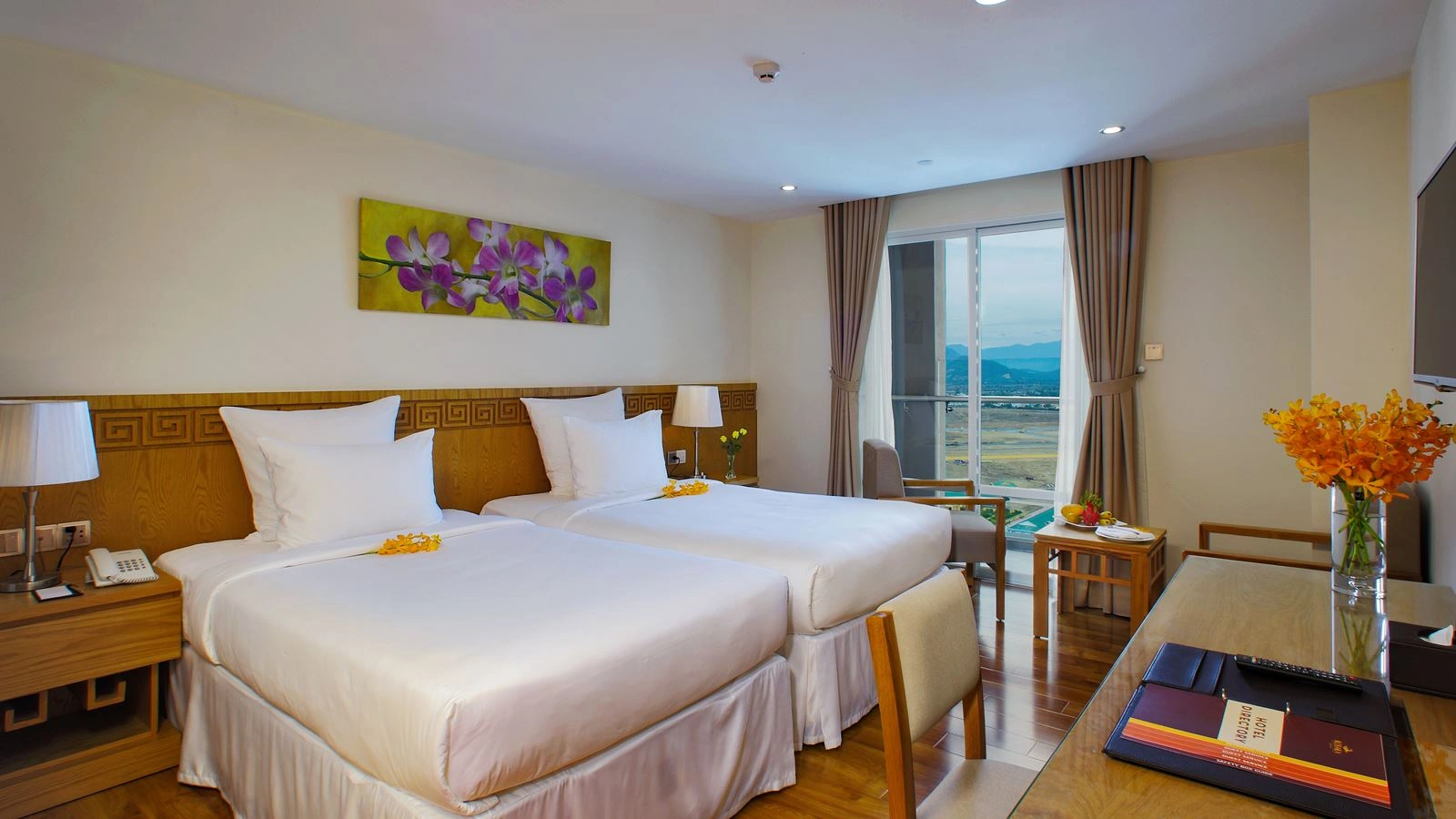 rooms-deluxe-city-view-with-balcony-child-without-extra-bed