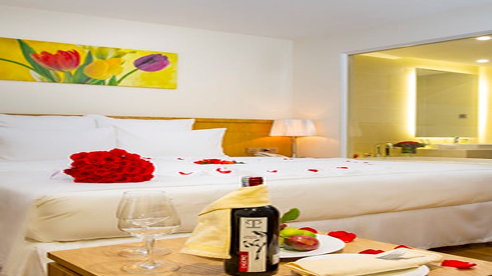 rooms-deluxe-city-view-with-balcony-child-without-extra-bed