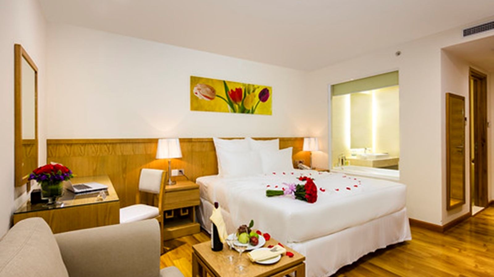 rooms-deluxe-city-view-with-balcony-child-without-extra-bed