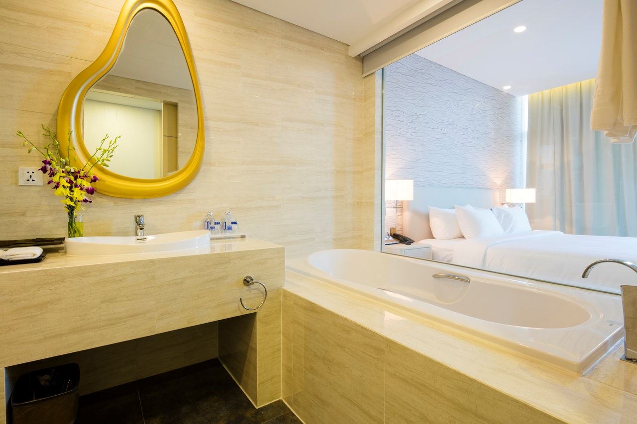 rooms-grand-royal-seaview-with-balcony-child-without-extra-bed