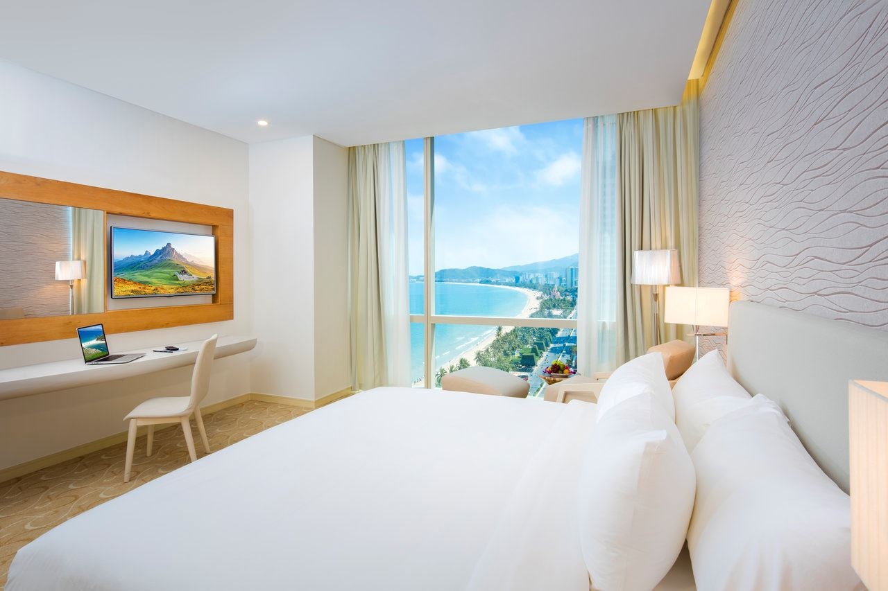 rooms-prime-suite-sea-view-with-balcony