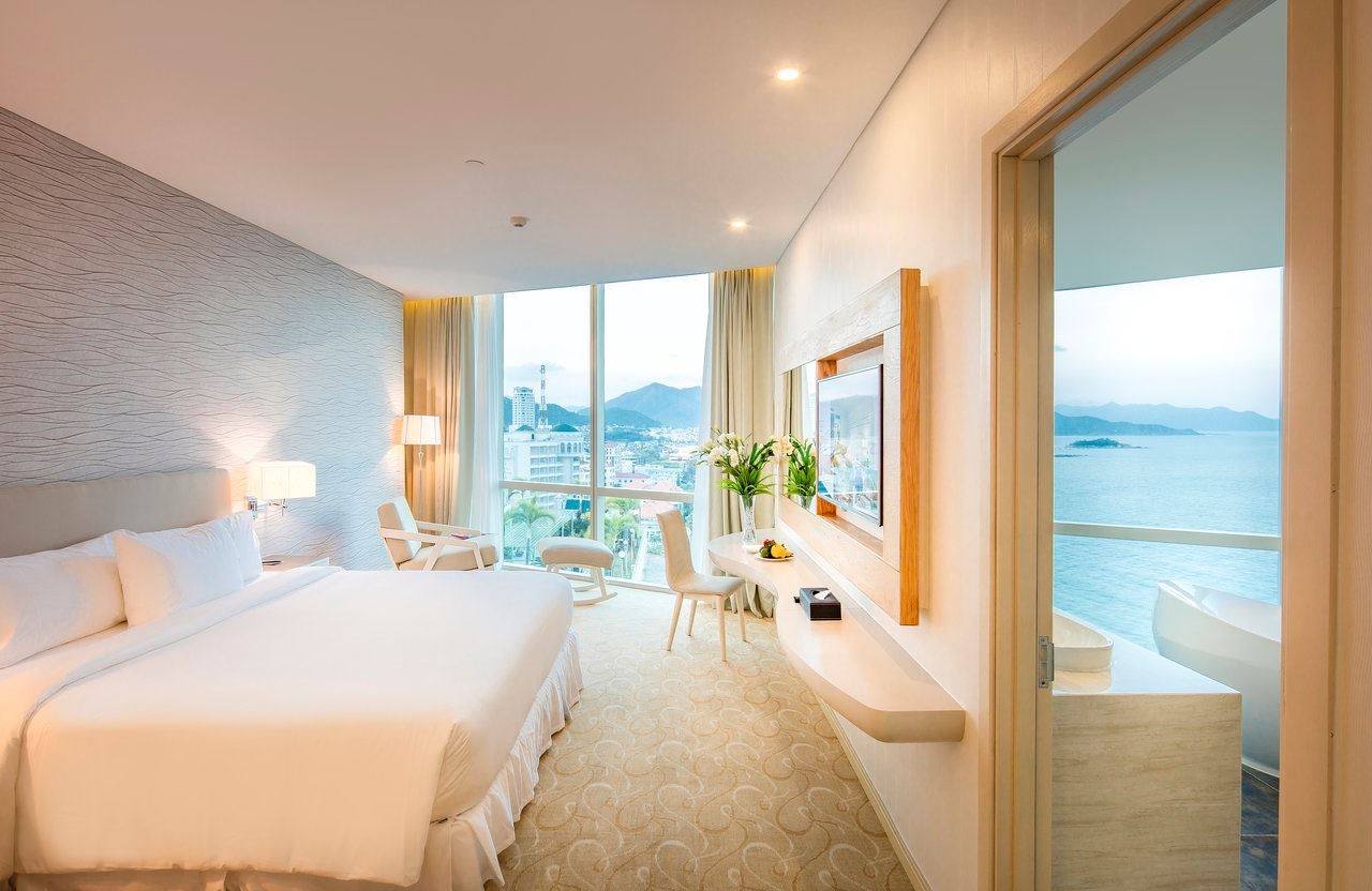 rooms-prime-suite-sea-view-with-balcony