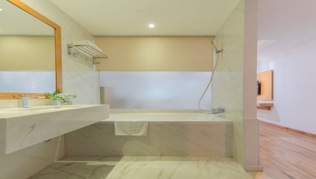 rooms-deluxe-with-window