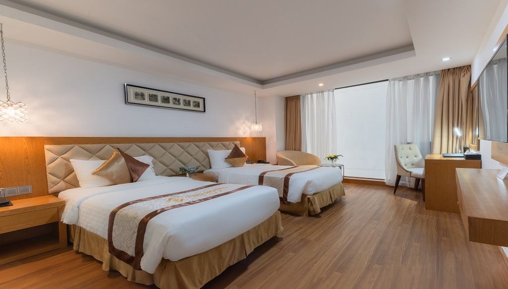 rooms-deluxe-with-window