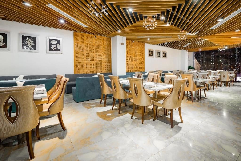 restaurants-restaurant