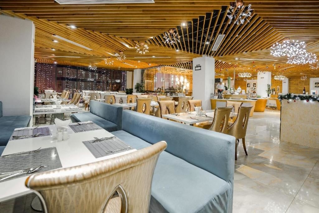 restaurants-restaurant