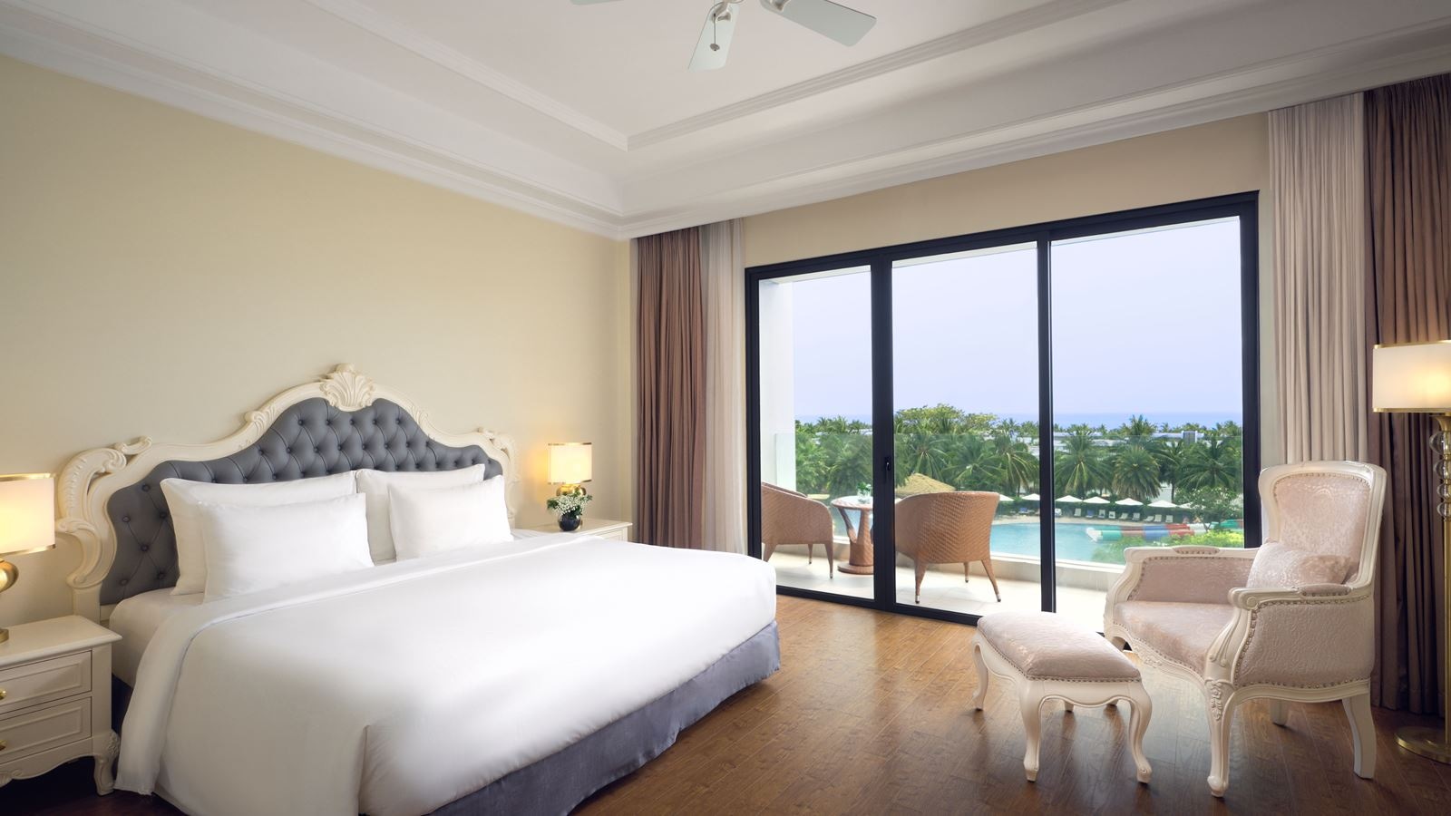 rooms-deluxe-pool-view-child-without-extra-bed