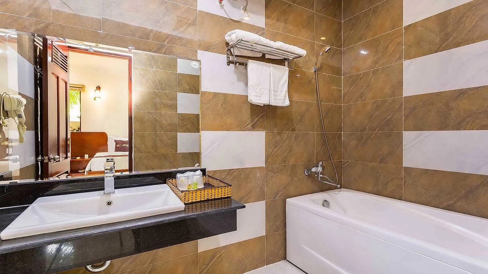 rooms-beach-bungalow-room