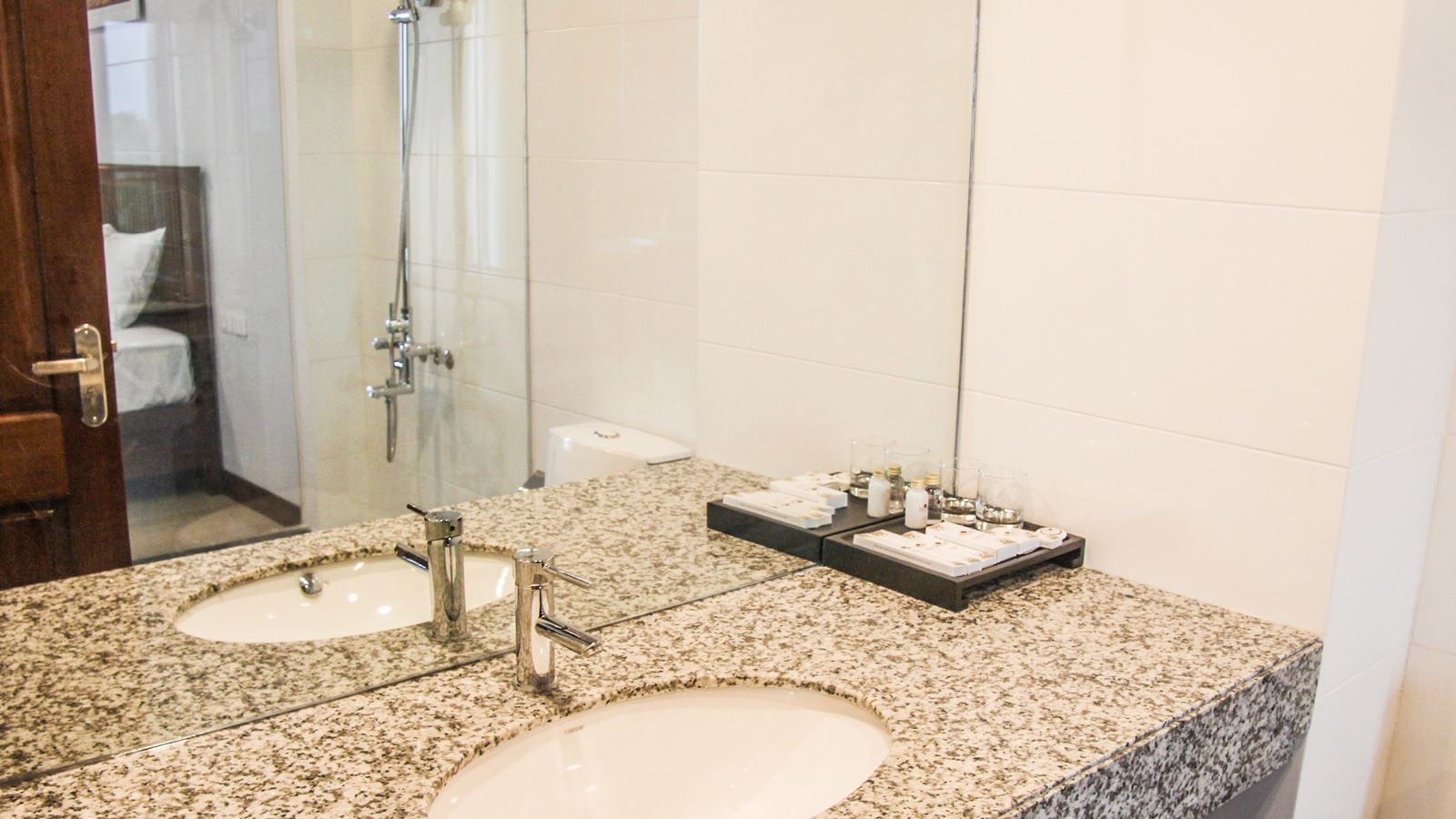 rooms-superior-pool-view