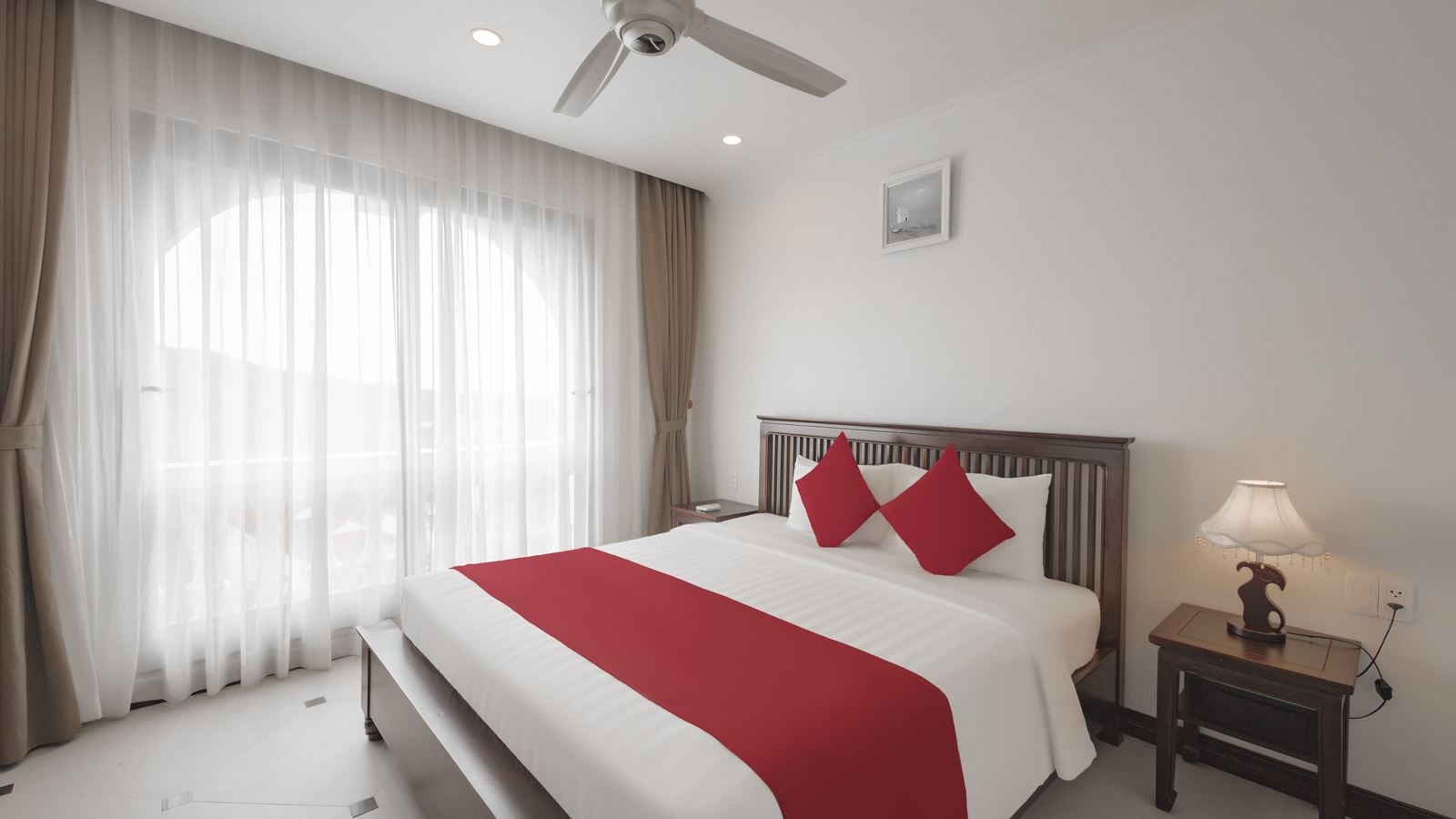 rooms-premium-with-balcony