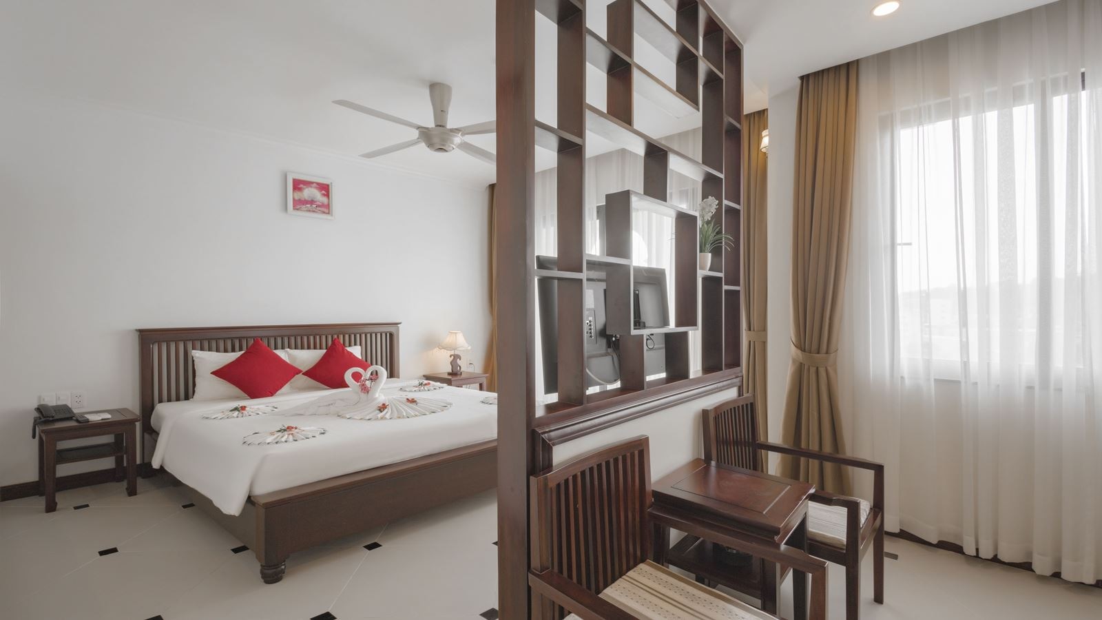 rooms-suite-with-balcony