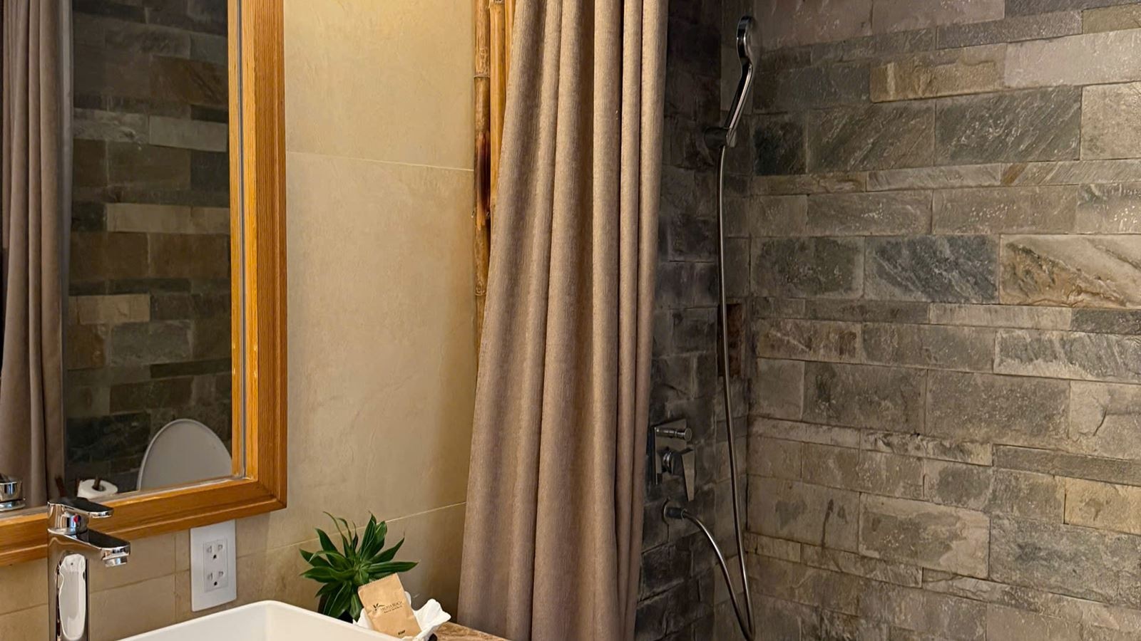 rooms-bungalow-sea-view-with-balcony