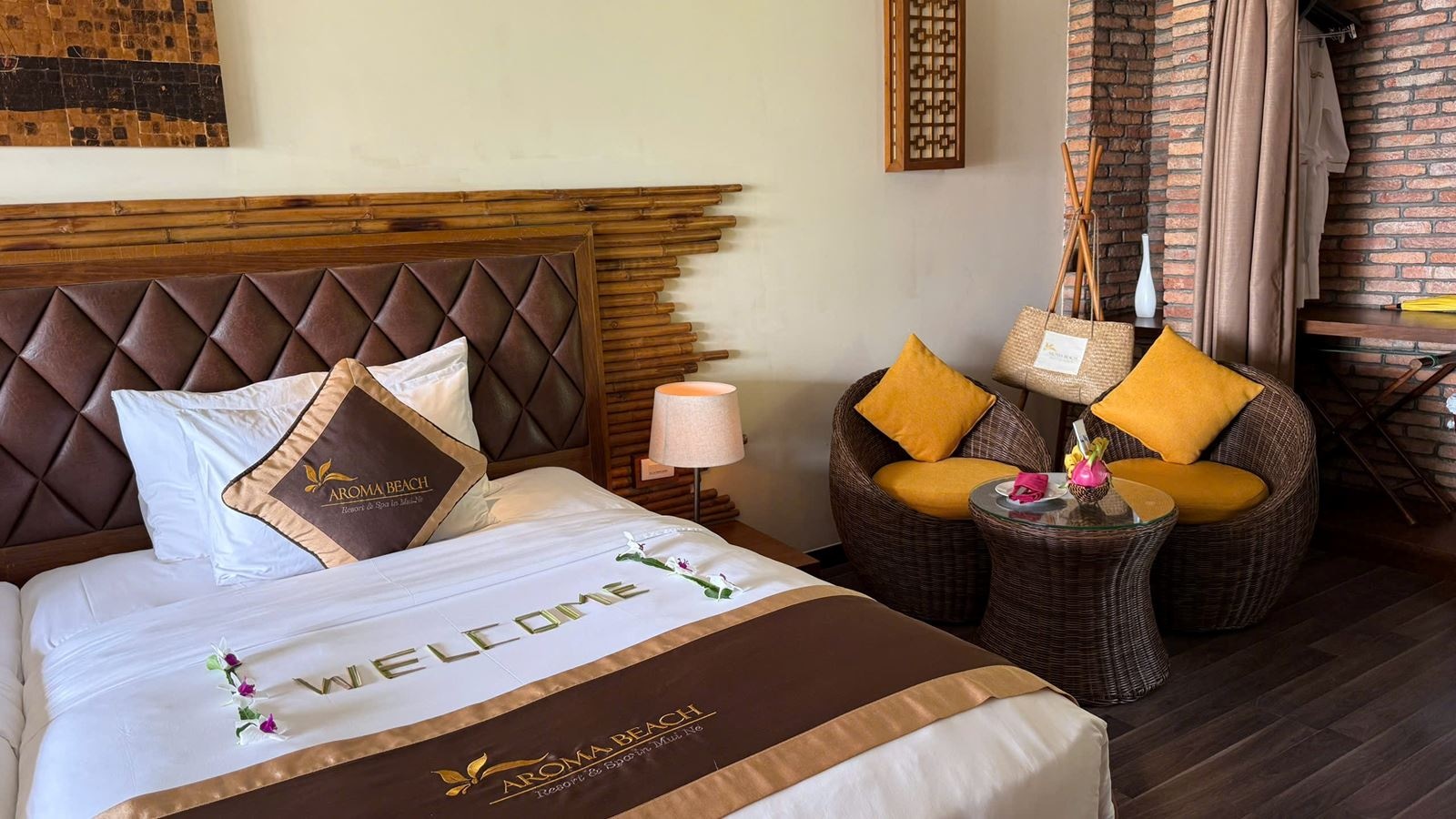 rooms-bungalow-sea-view-with-balcony