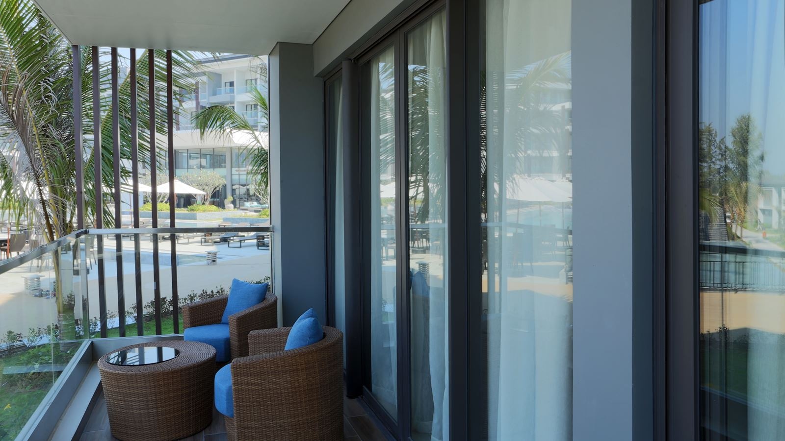 rooms-suite-with-balcony