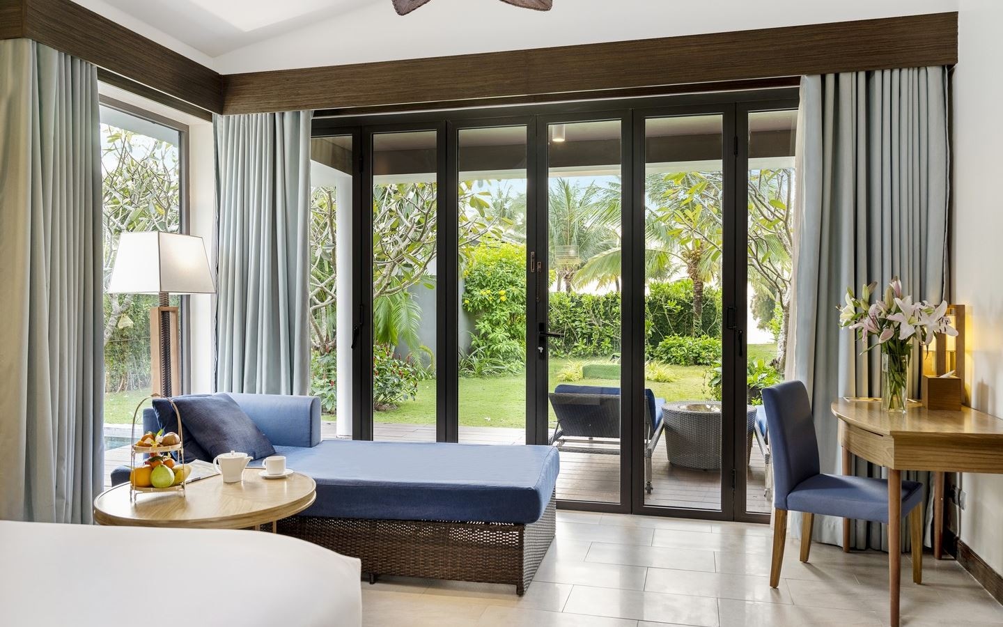 rooms-deluxe-bungalow-with-pool