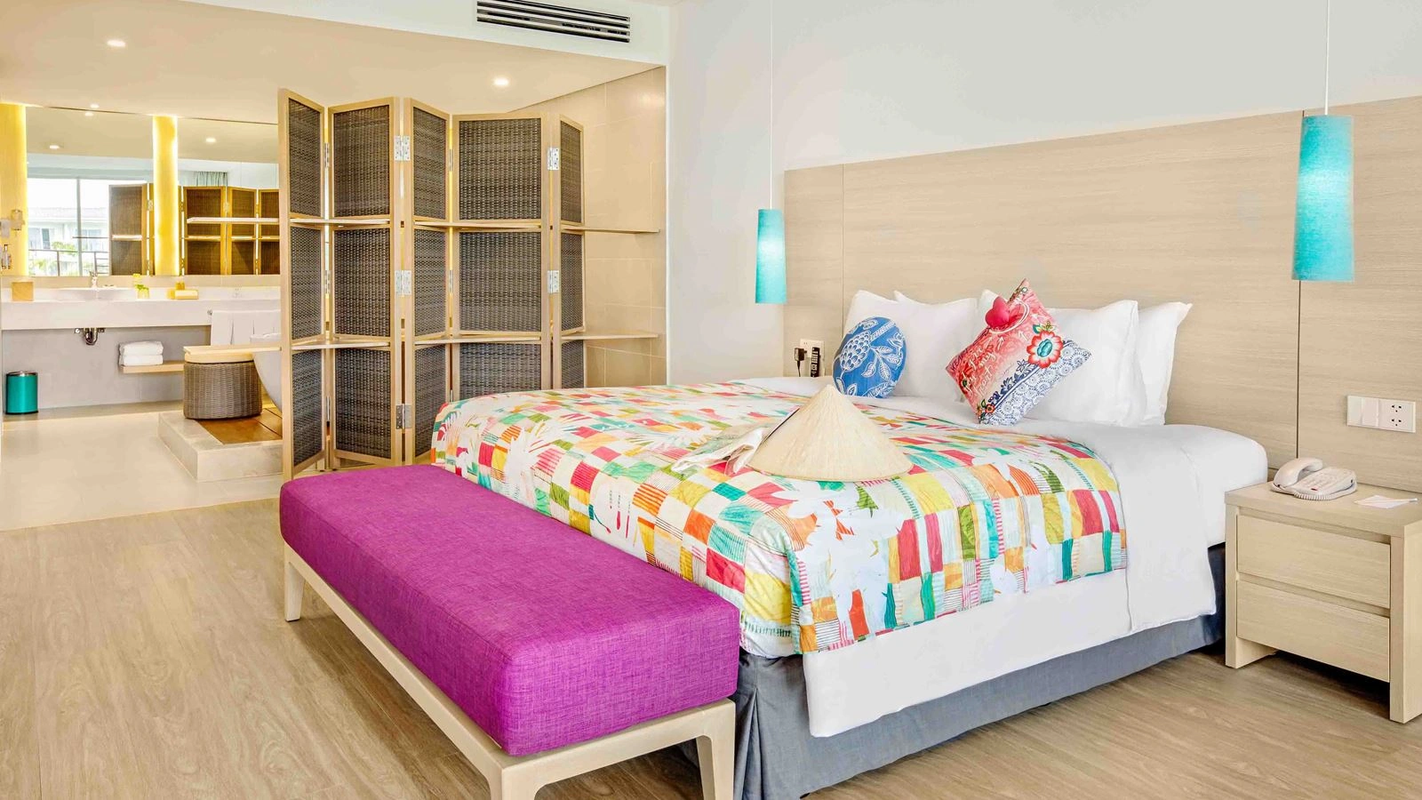 rooms-xtra-sol-suite