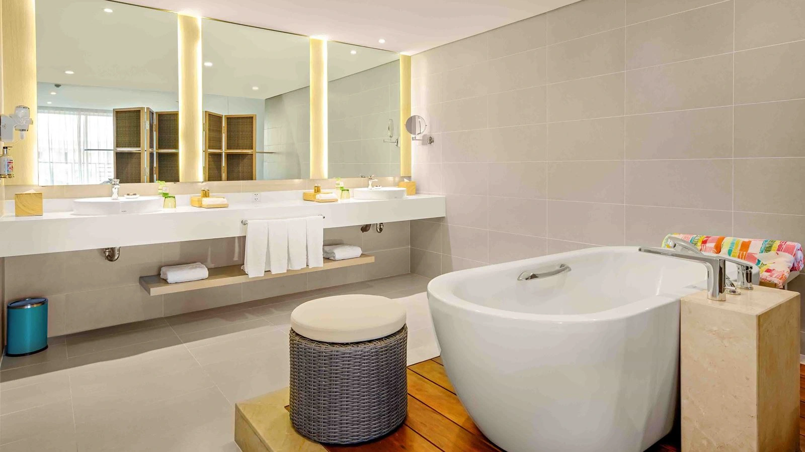 rooms-xtra-sol-suite