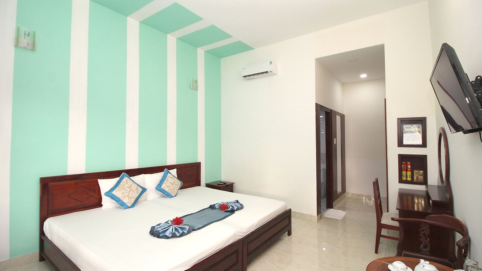 rooms-deluxe-pool-view