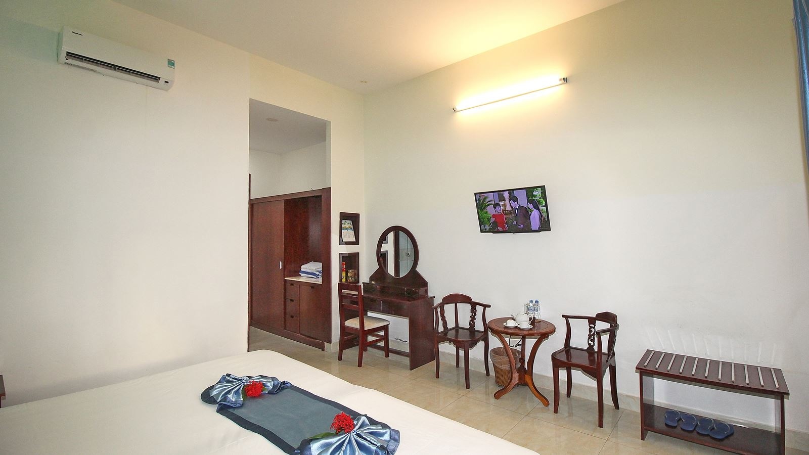 rooms-deluxe-pool-view