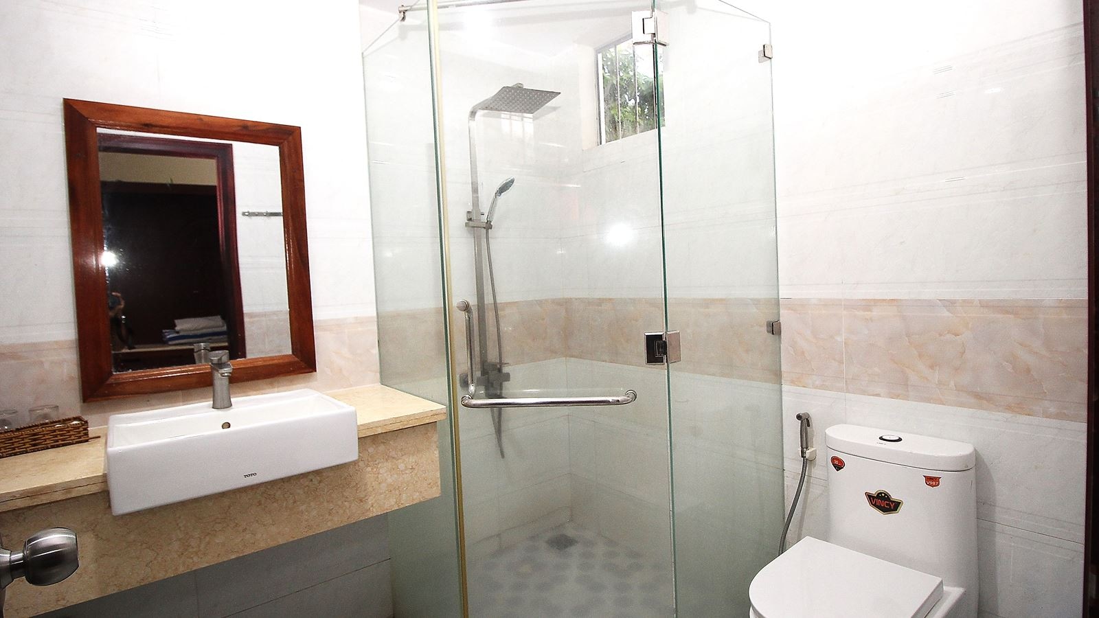 rooms-deluxe-pool-view