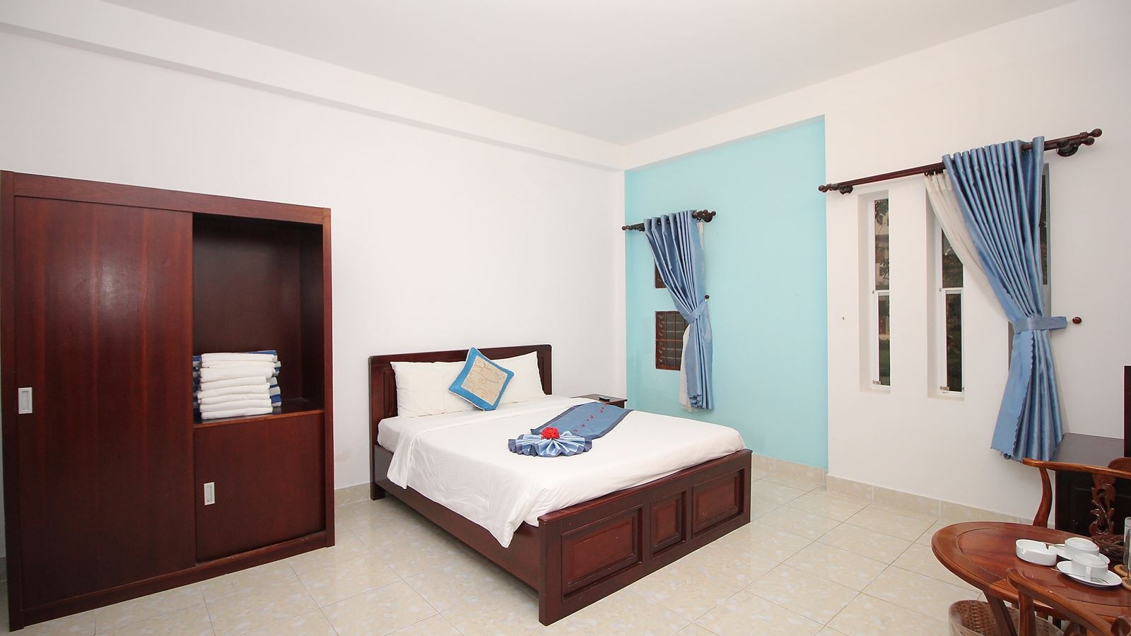 rooms-family-sextuple-garden-view