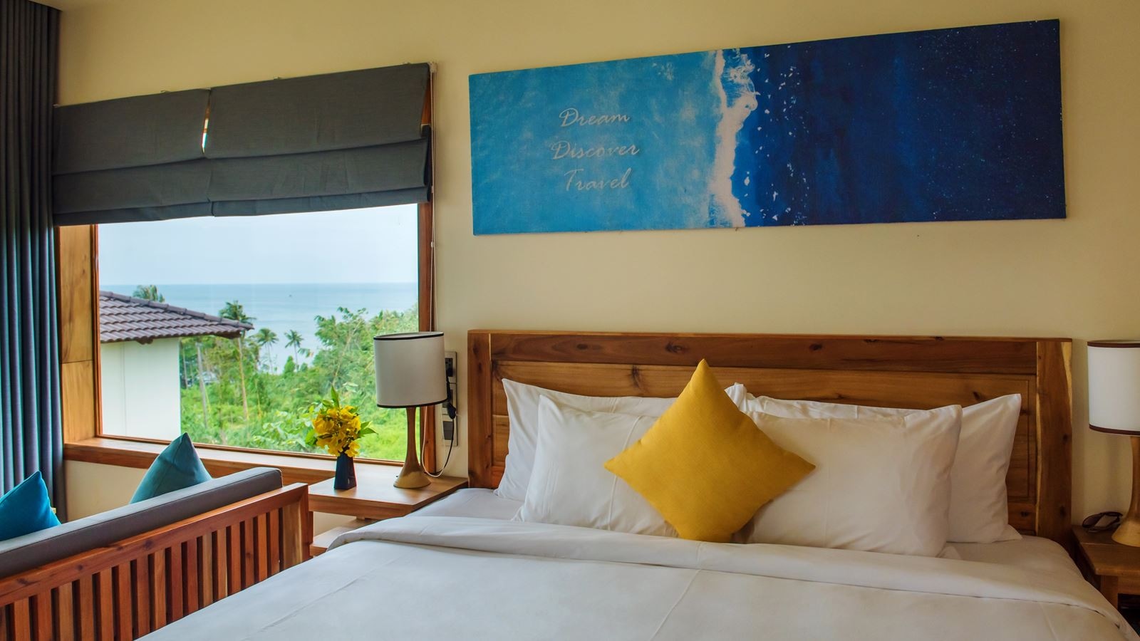 rooms-deluxe-garden-view-balcony