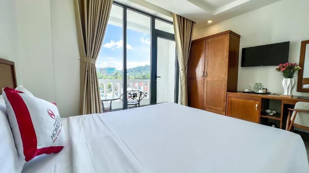 rooms-deluxe-double-sea-view-balcony