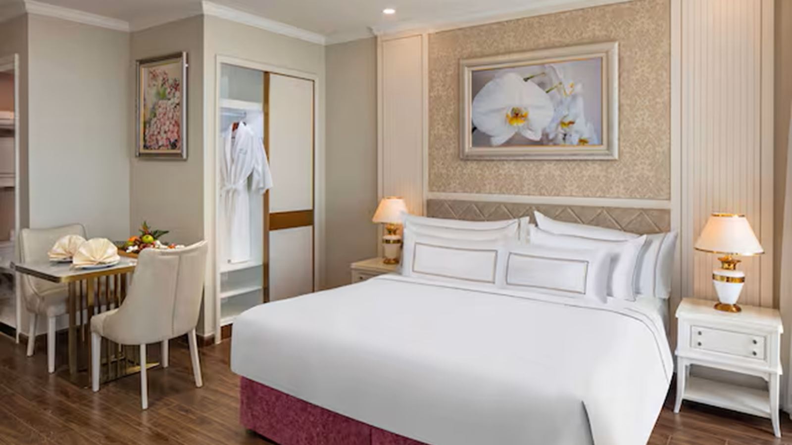 rooms-deluxe-room