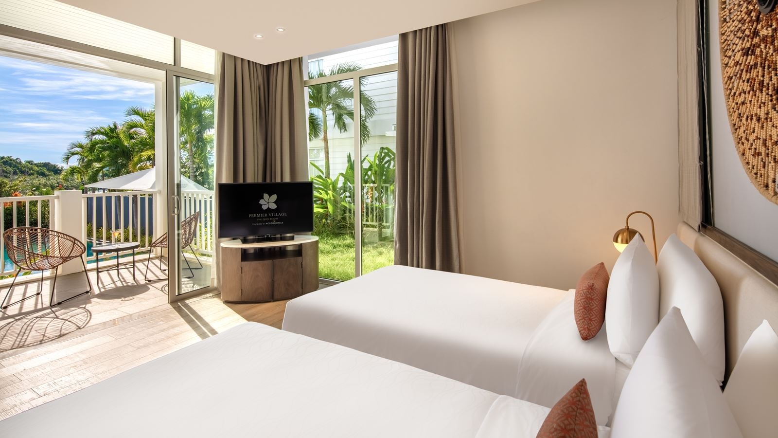 rooms-beachfront-villa-3-bedrooms