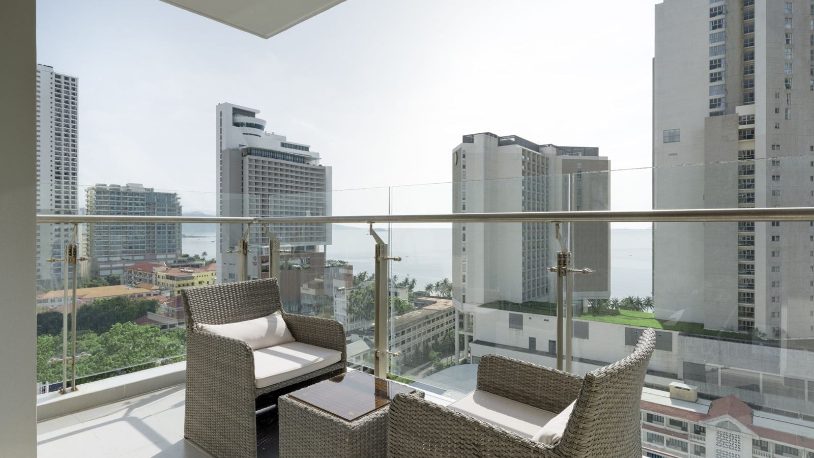 rooms-grand-deluxe-club-room-ocean-view-child-without-extra-bed