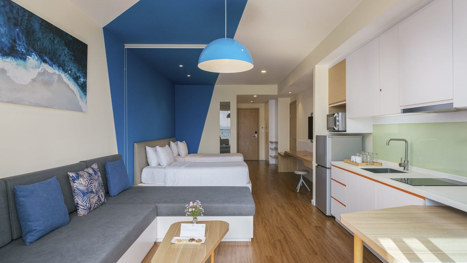 rooms-grand-deluxe-club-room-mountain-view