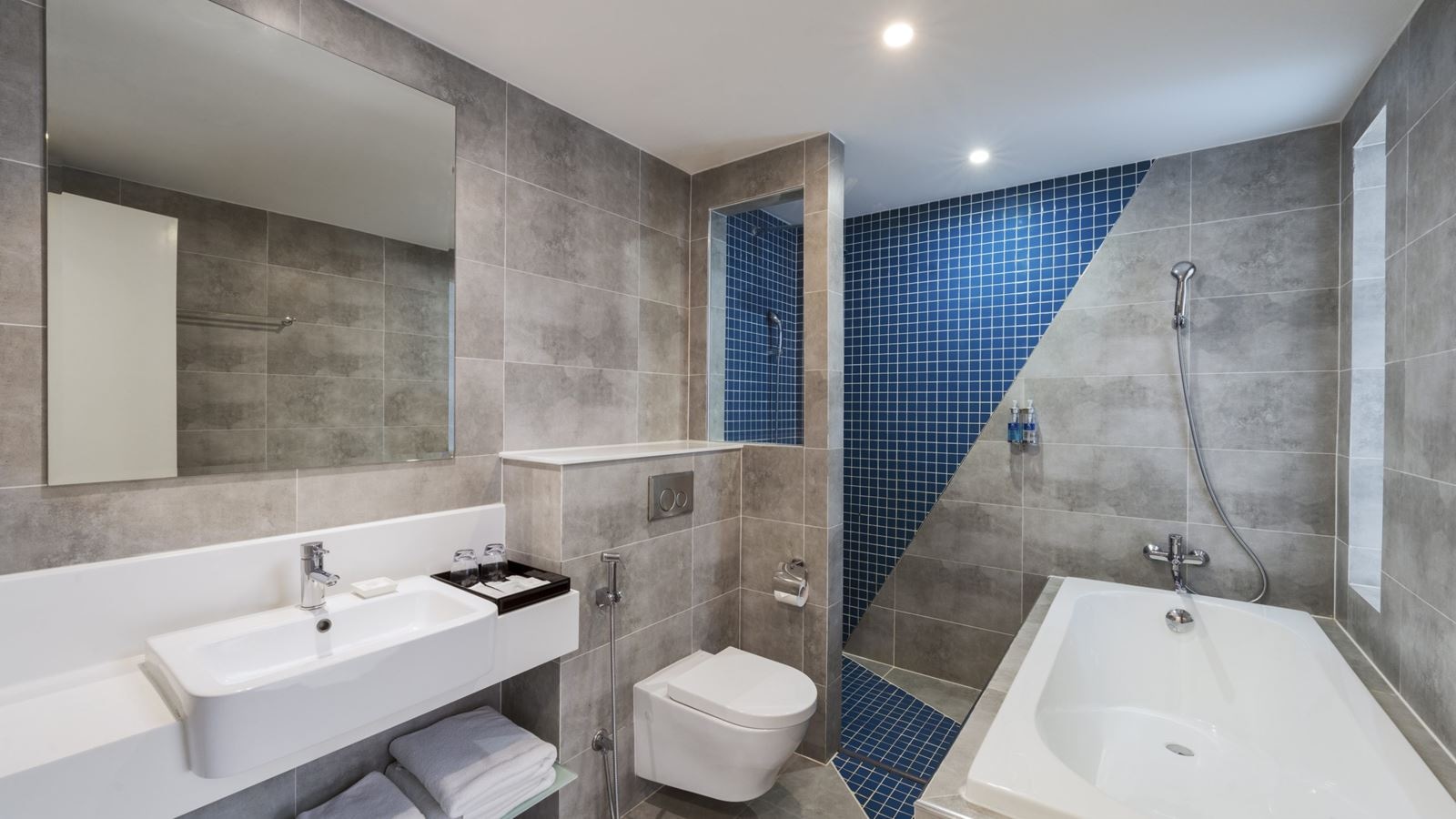 rooms-2bedroom-deluxe-club-suite-mountain-view-no-extra-bed