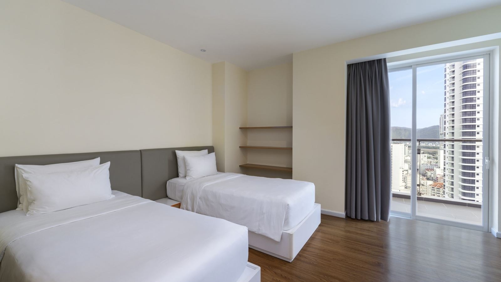 rooms-2bedroom-deluxe-club-suite-mountain-view-no-extra-bed