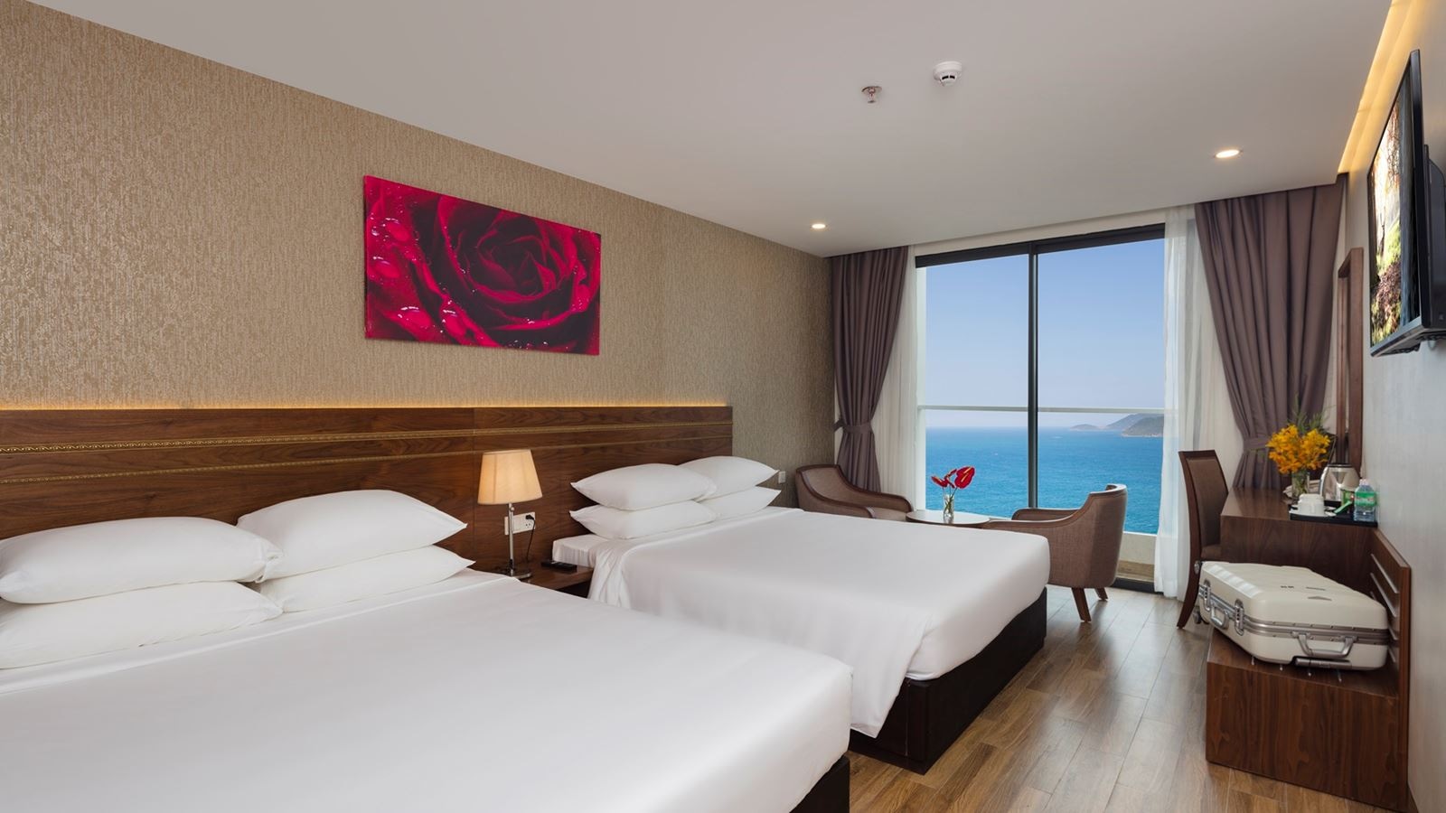 rooms-executive-ocean-view-with-balcony