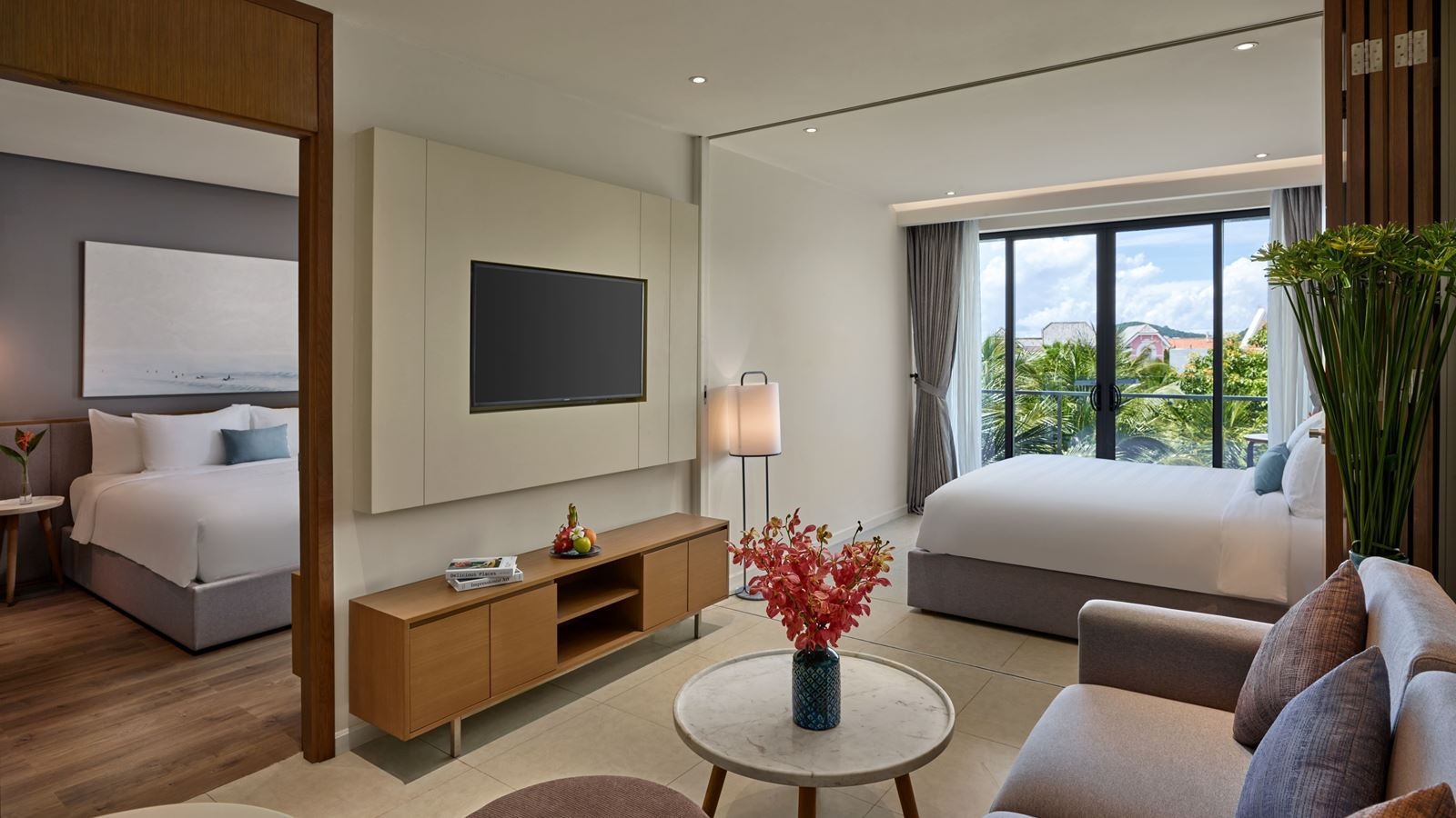 rooms-superior-suite-2-king-beds-balcony