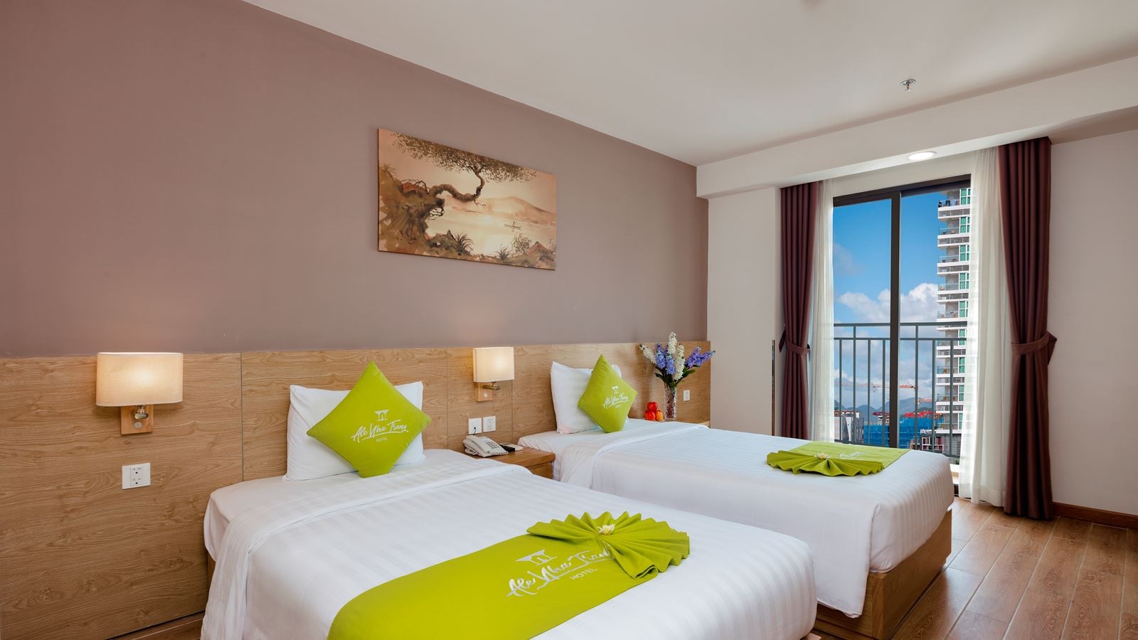 rooms-deluxe-city-view-with-balcony