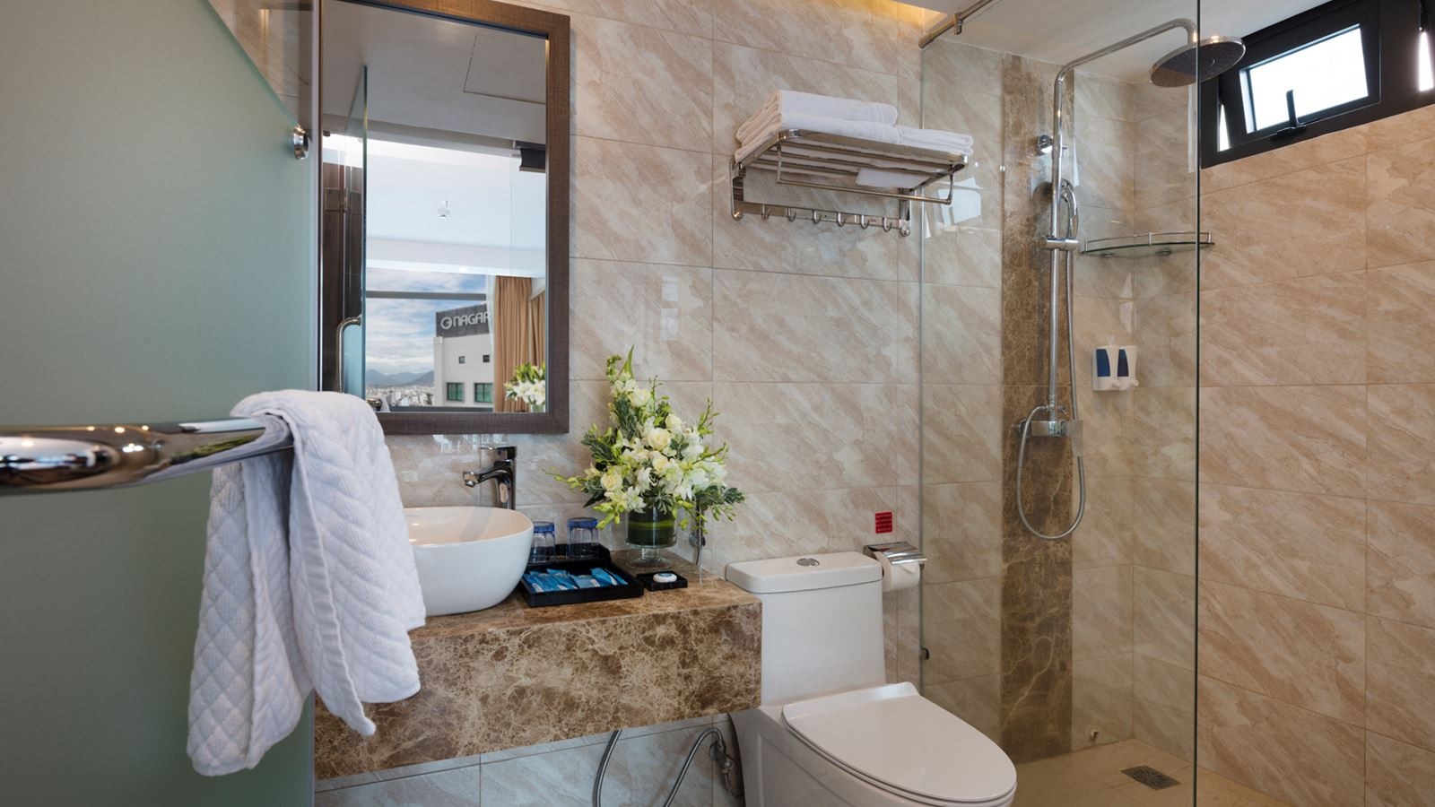 rooms-deluxe-triple-balcony-city-view-no-extra-bed