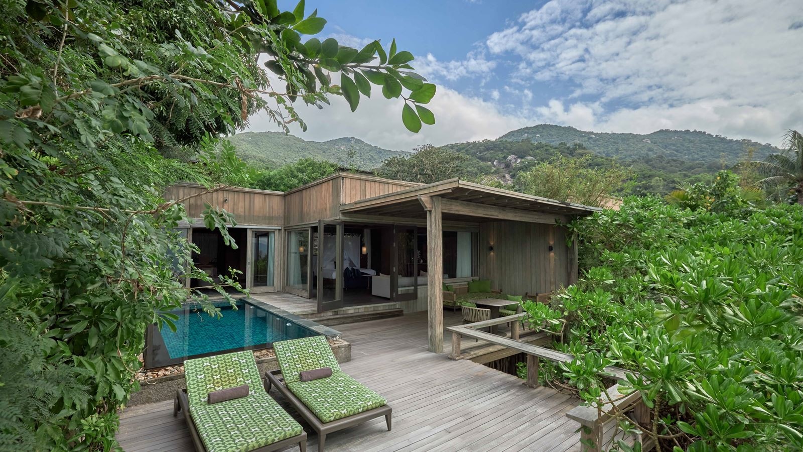 rooms-beachfront-pool-villa-child-without-extra-bed