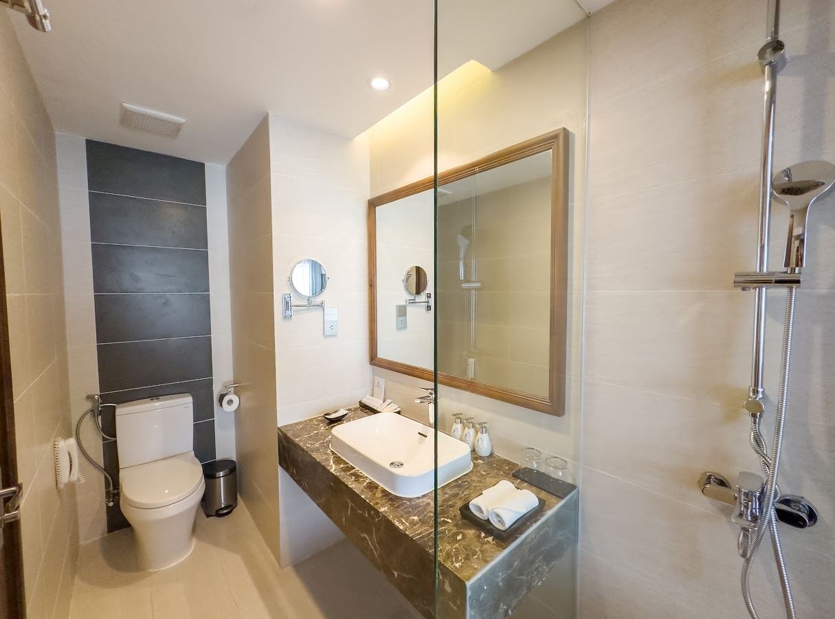 rooms-deluxe-twin-seaview-balcony