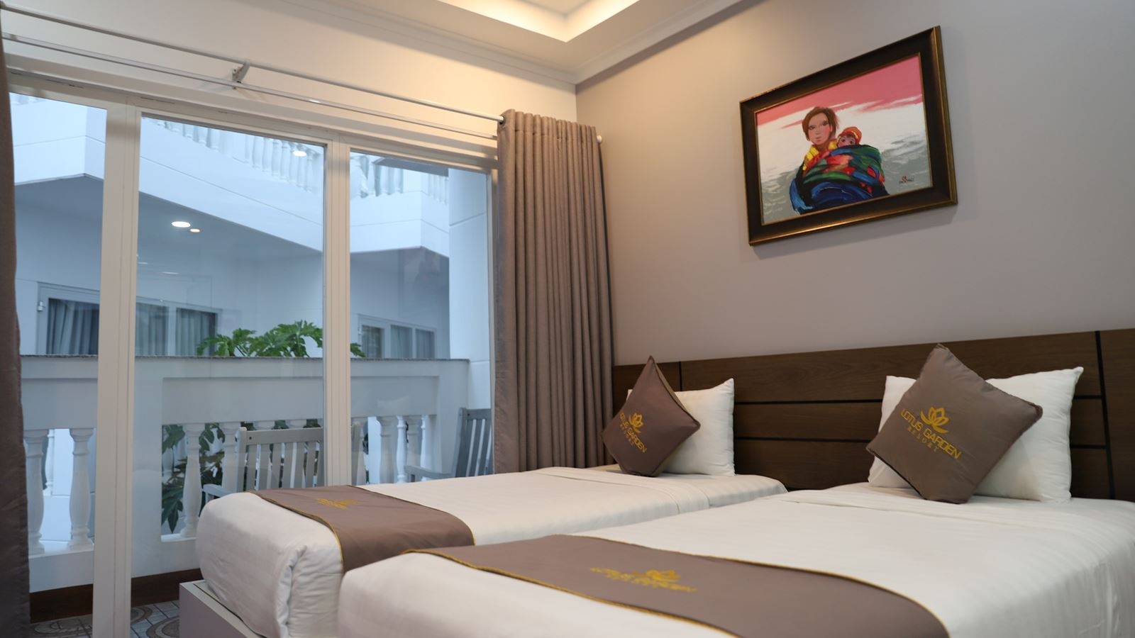 rooms-superior-with-balcony