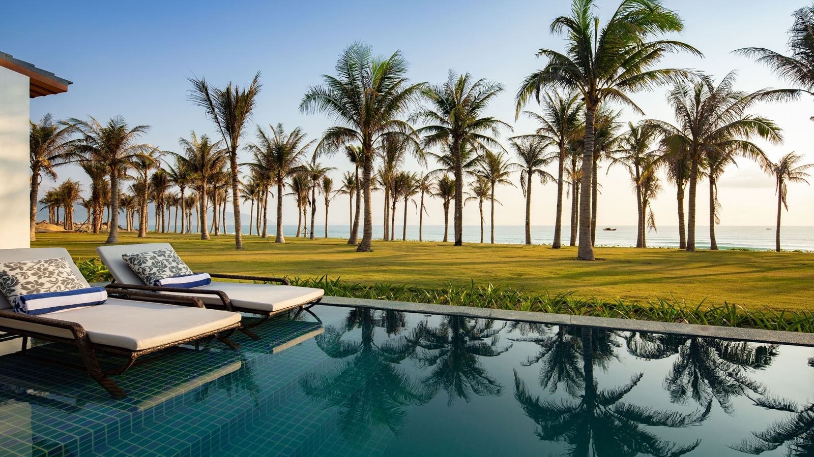 rooms-one-bedroom-pool-villa-beachfront