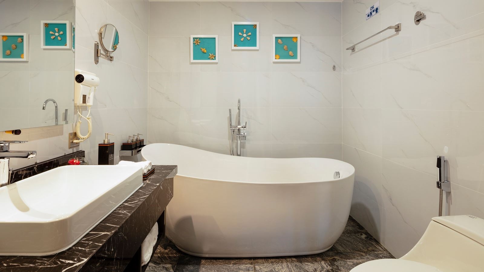 rooms-senior-balcony-city-view