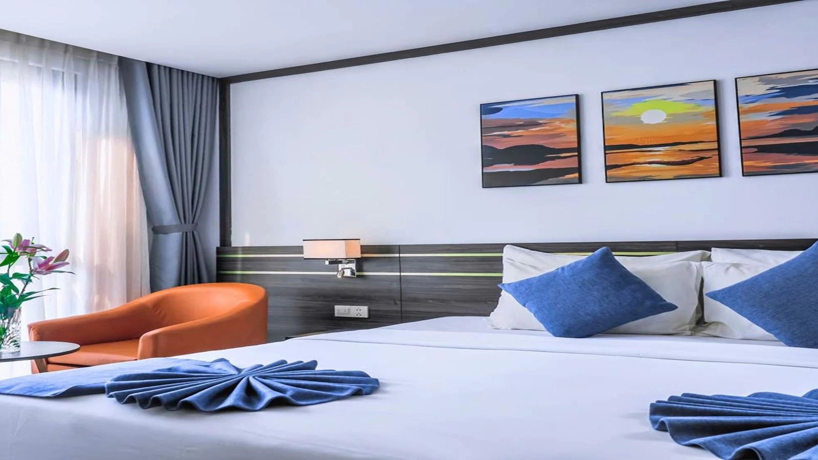 rooms-senior-deluxe-city-room-with-balcony