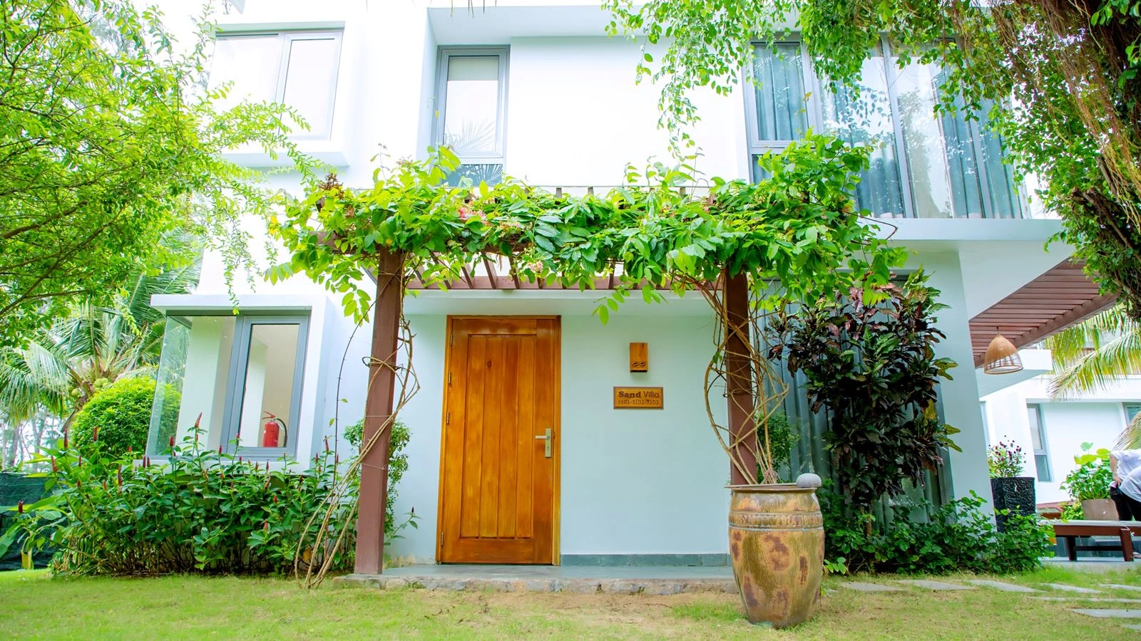 rooms-villa-3-bedrooms-balcony-with-private-pool