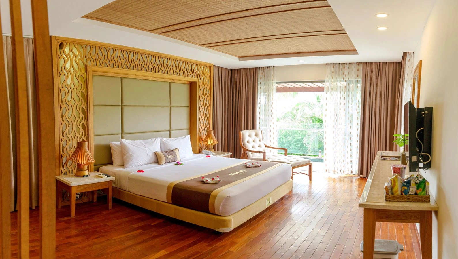 rooms-villa-3-bedrooms-balcony-with-private-pool