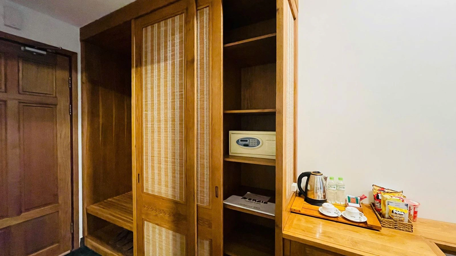 rooms-suite-family-balcony