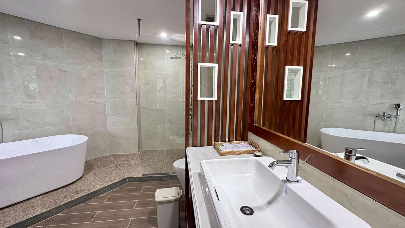 rooms-deluxe-grove-view